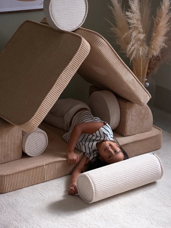 Designerska kanapa dla dziecka Brown Sugar – widok boczny | Millushop