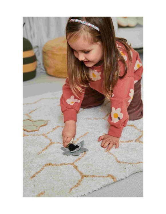 dywan-bawelniany-do-zabawy-pollination-planet-bee-lorena-canals-3.jpg
