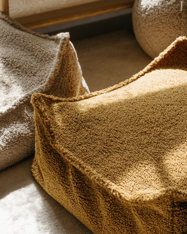 Przytulny mebel dziecięcy w kolorze Maple, idealny do codziennych aktywności.