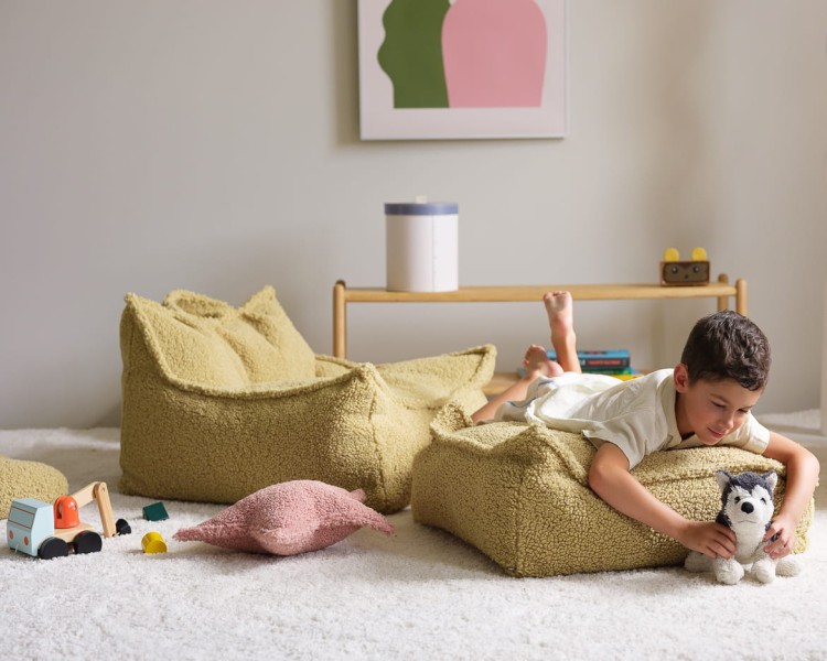 Kwadratowa pufa Wigiwama to wygodne i estetyczne rozwiązanie do dziecięcej przestrzeni.