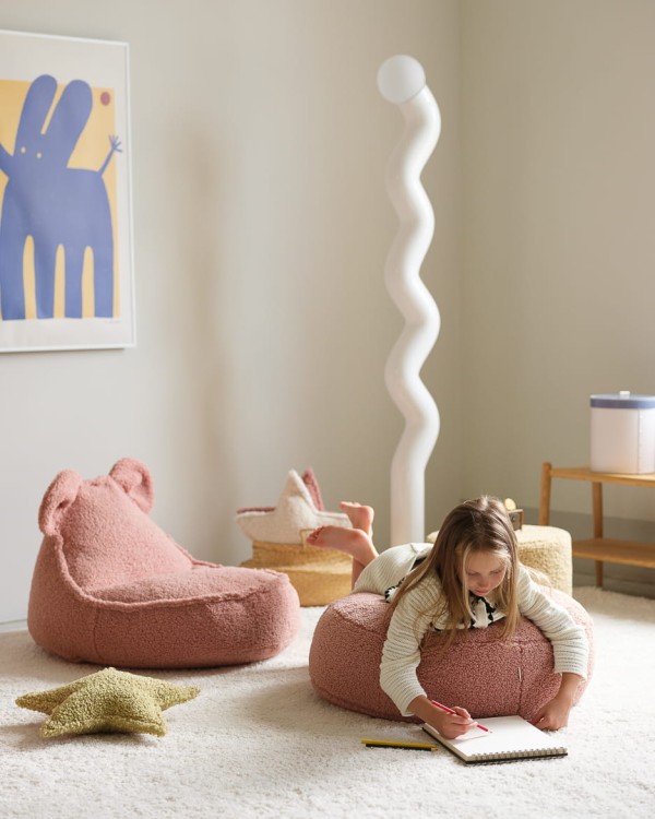 Fotel dla dziecka, który sprawdzi się jako siedzisko, miejsce odpoczynku i element zabawy.