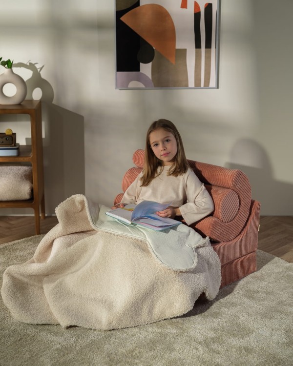 Modułowy mebel dziecięcy idealny do pokoju dziecka, kącika zabaw lub salonu.