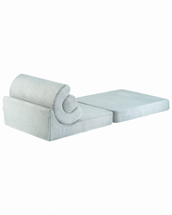 Rozkładany fotel dla dziecka, który w prosty sposób zamienia się w wygodne miejsce do leżenia.