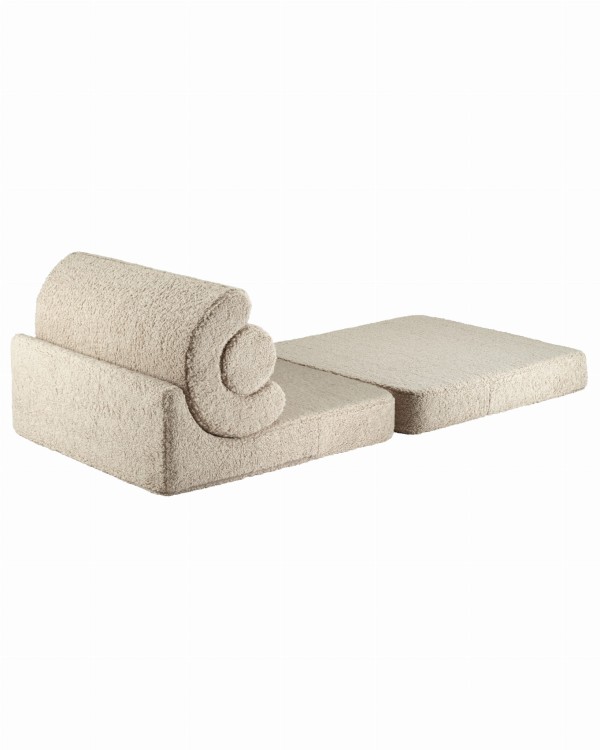 Miękki fotel dziecięcy, który w kilka chwil zamienia się w wygodne miejsce do odpoczynku.